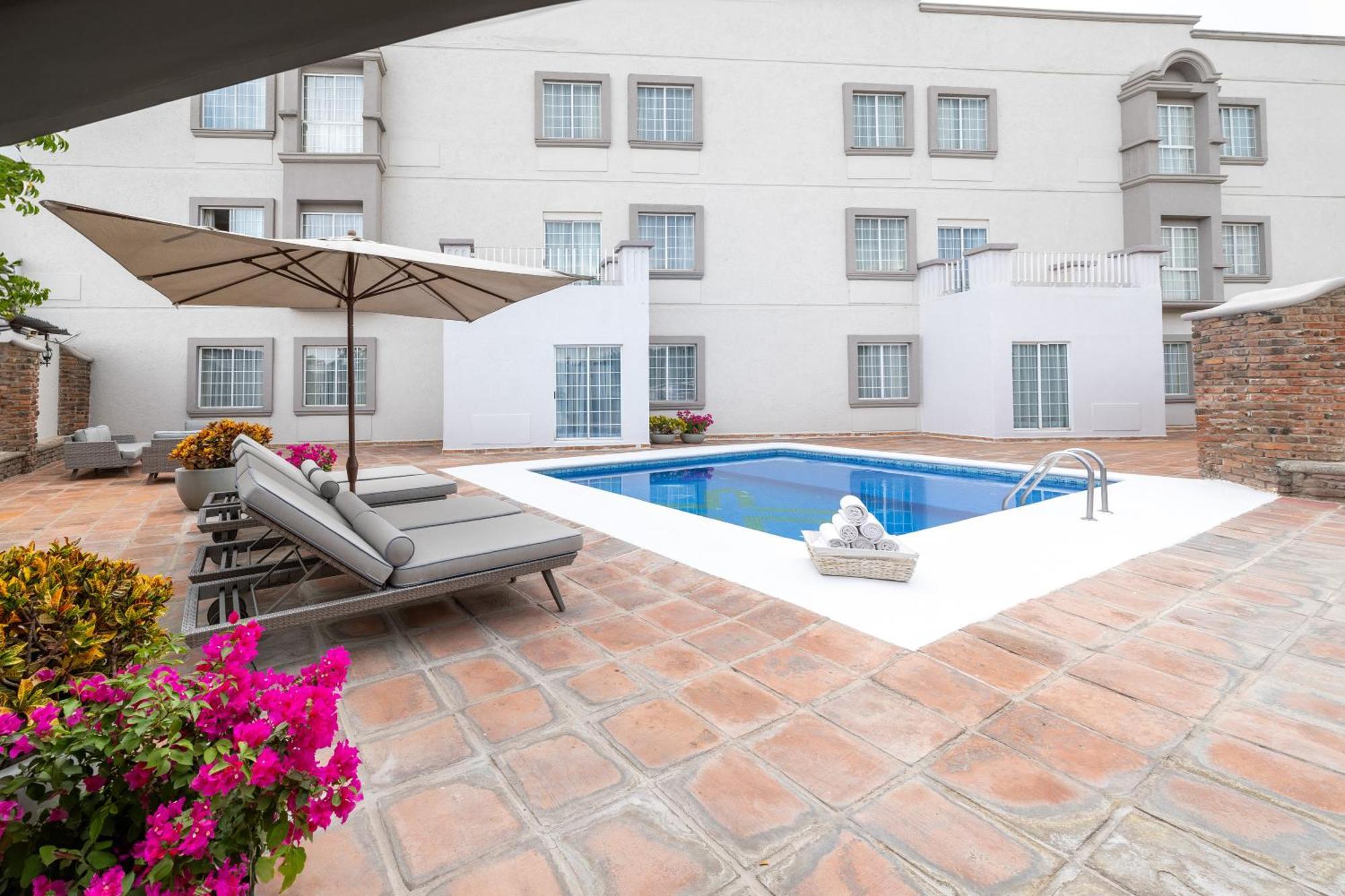 Hotel Suites Mexico Plaza Leon Campestre Exterior photo